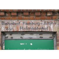 1003_P3060038 Inschrift Hafenbahnhof - Bahnhof Hamburg Altona. | Grosse Elbstrasse - Bilder vom Altonaer Hafenrand.